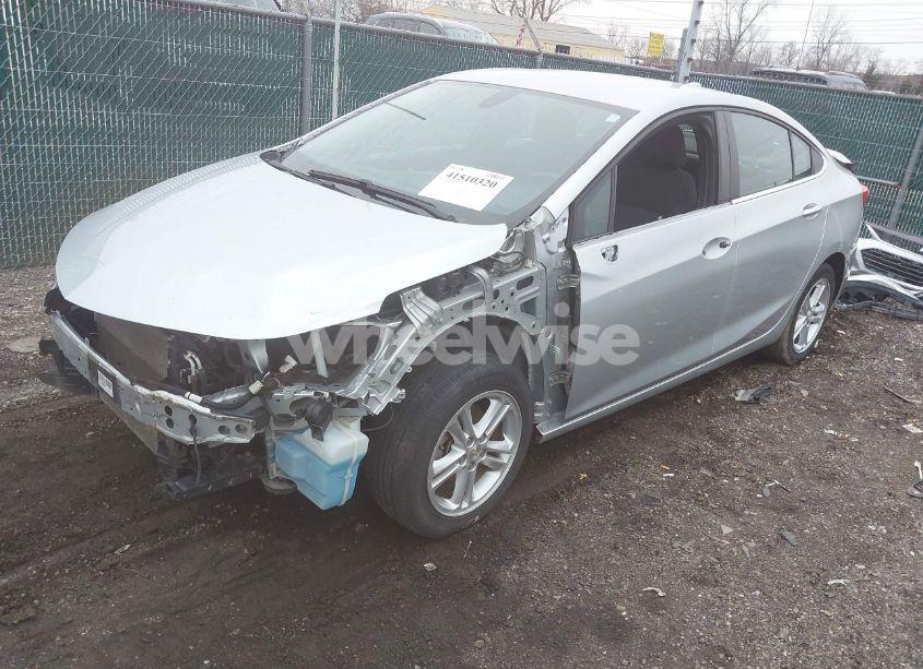 Photo 2 of 2018 Chevrolet Cruze LT AUTO (VIN 1G1BE5SM2J7200032)