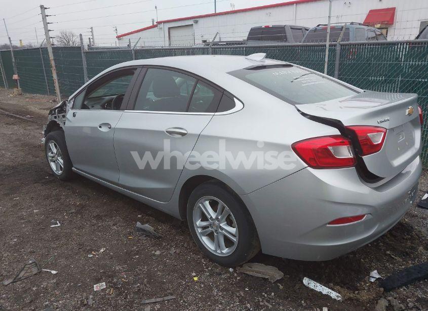 Photo 3 of 2018 Chevrolet Cruze LT AUTO (VIN 1G1BE5SM2J7200032)