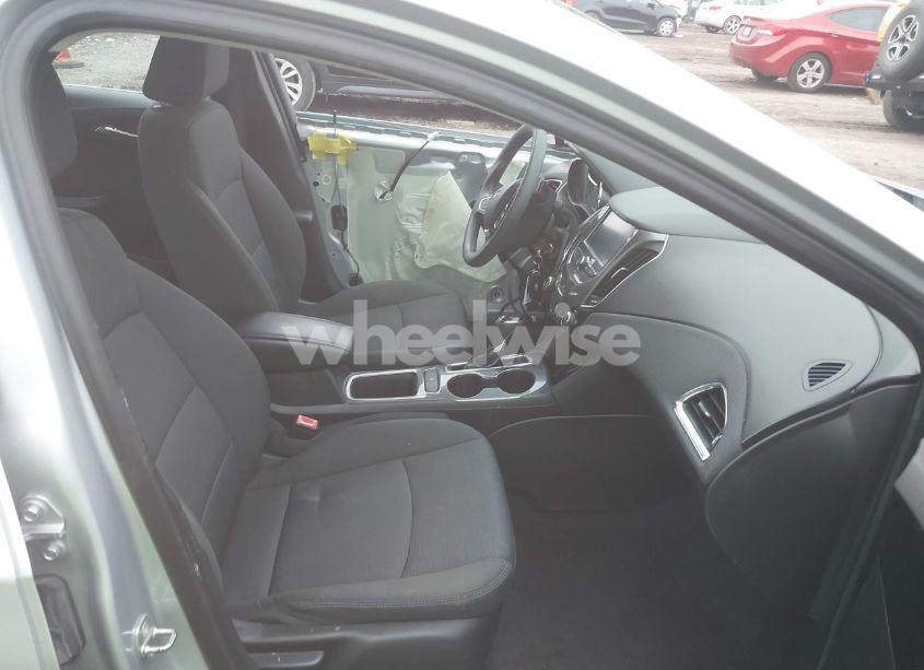 Photo 5 of 2018 Chevrolet Cruze LT AUTO (VIN 1G1BE5SM2J7200032)