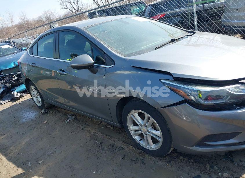 Photo 13 of 2018 Chevrolet Cruze LT AUTO (VIN 1G1BE5SM2J7212326)