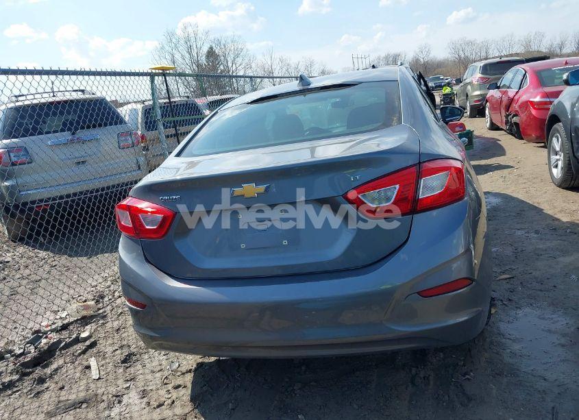 Photo 16 of 2018 Chevrolet Cruze LT AUTO (VIN 1G1BE5SM2J7212326)