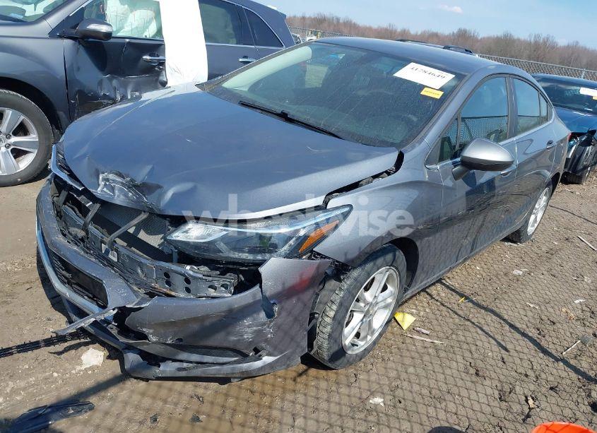 Photo 2 of 2018 Chevrolet Cruze LT AUTO (VIN 1G1BE5SM2J7212326)