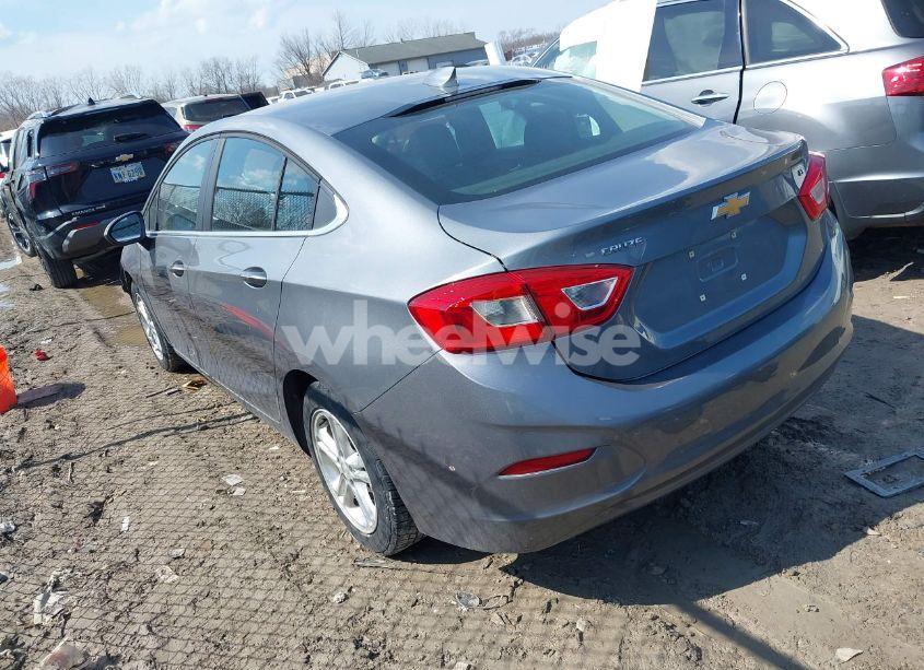 Photo 3 of 2018 Chevrolet Cruze LT AUTO (VIN 1G1BE5SM2J7212326)