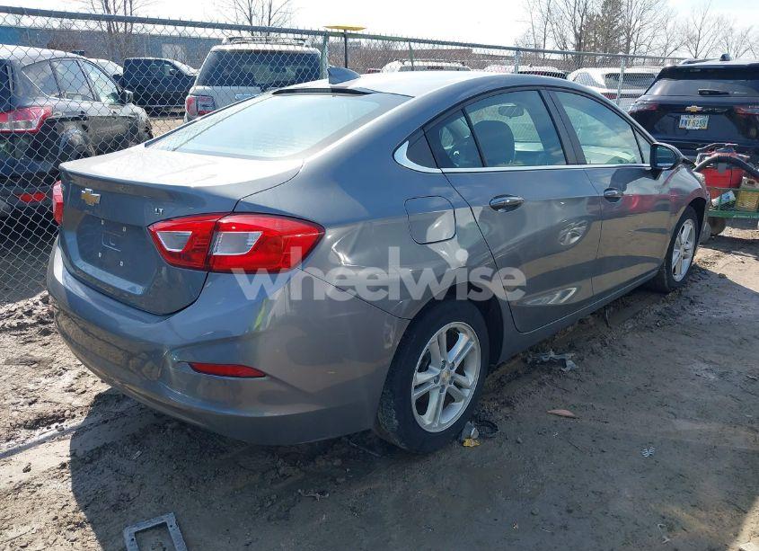 Photo 4 of 2018 Chevrolet Cruze LT AUTO (VIN 1G1BE5SM2J7212326)