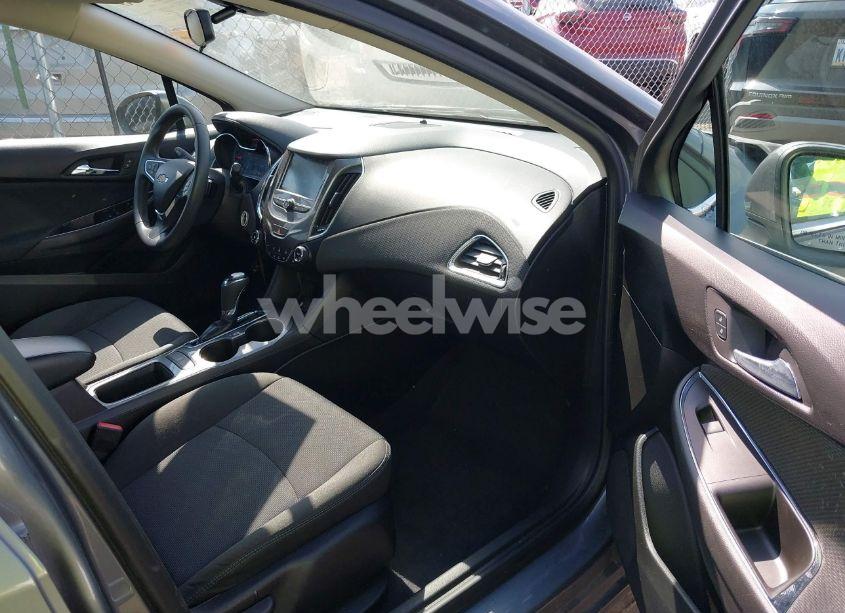Photo 5 of 2018 Chevrolet Cruze LT AUTO (VIN 1G1BE5SM2J7212326)