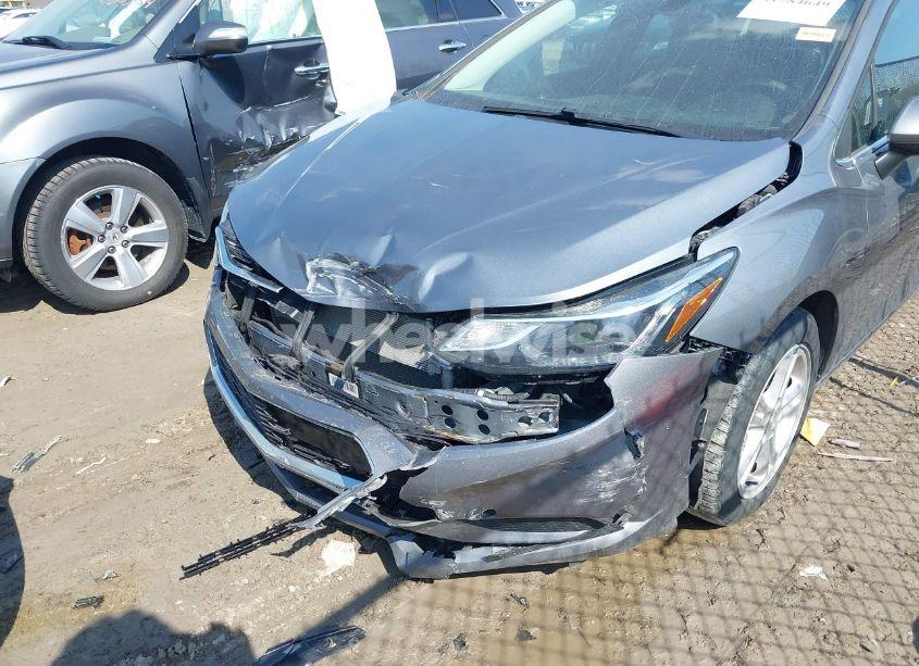 Photo 6 of 2018 Chevrolet Cruze LT AUTO (VIN 1G1BE5SM2J7212326)