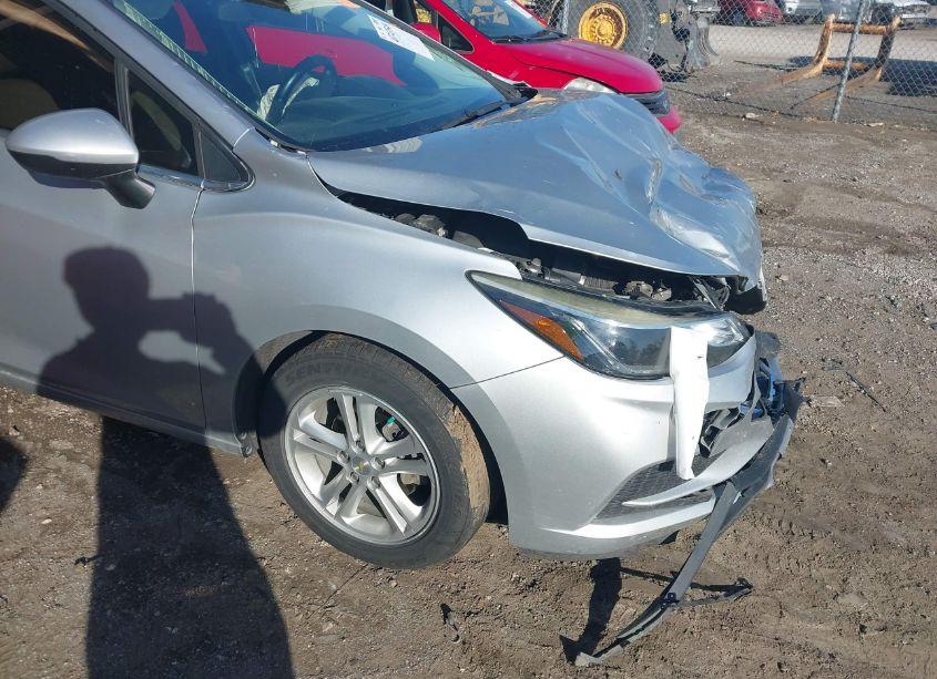 2018 Chevrolet Cruze LT AUTO (VIN 1G1BE5SM2J7231393) main photo