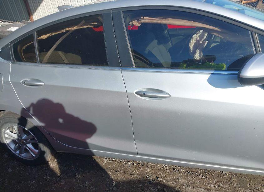 Photo 13 of 2018 Chevrolet Cruze LT AUTO (VIN 1G1BE5SM2J7231393)