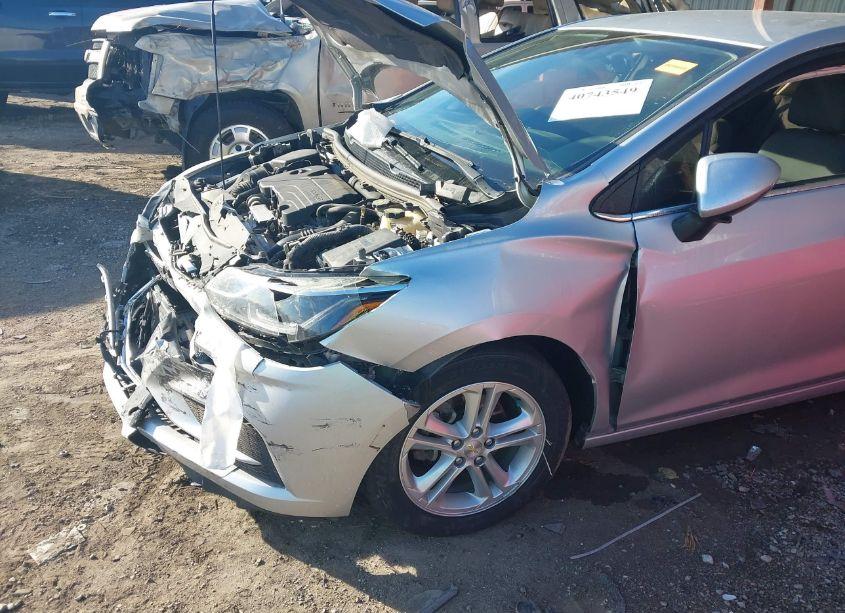 Photo 2 of 2018 Chevrolet Cruze LT AUTO (VIN 1G1BE5SM2J7231393)