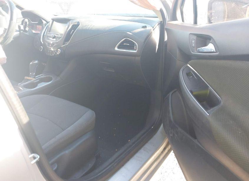 Photo 5 of 2018 Chevrolet Cruze LT AUTO (VIN 1G1BE5SM2J7231393)