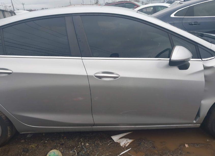 Photo 13 of 2018 Chevrolet Cruze LT AUTO (VIN 1G1BE5SM2J7237257)