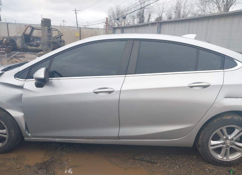 Photo 14 of 2018 Chevrolet Cruze LT AUTO (VIN 1G1BE5SM2J7237257)