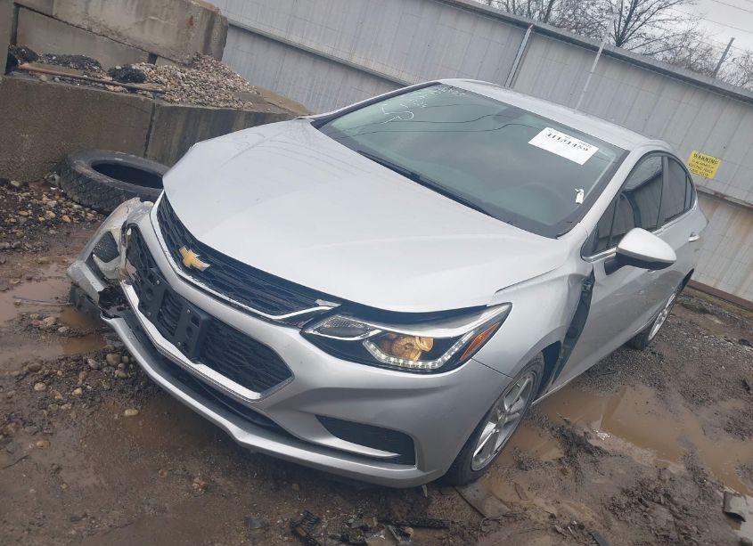 Photo 2 of 2018 Chevrolet Cruze LT AUTO (VIN 1G1BE5SM2J7237257)