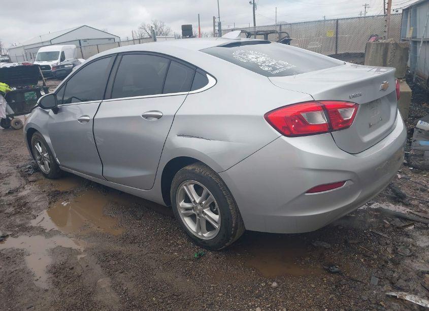 Photo 3 of 2018 Chevrolet Cruze LT AUTO (VIN 1G1BE5SM2J7237257)