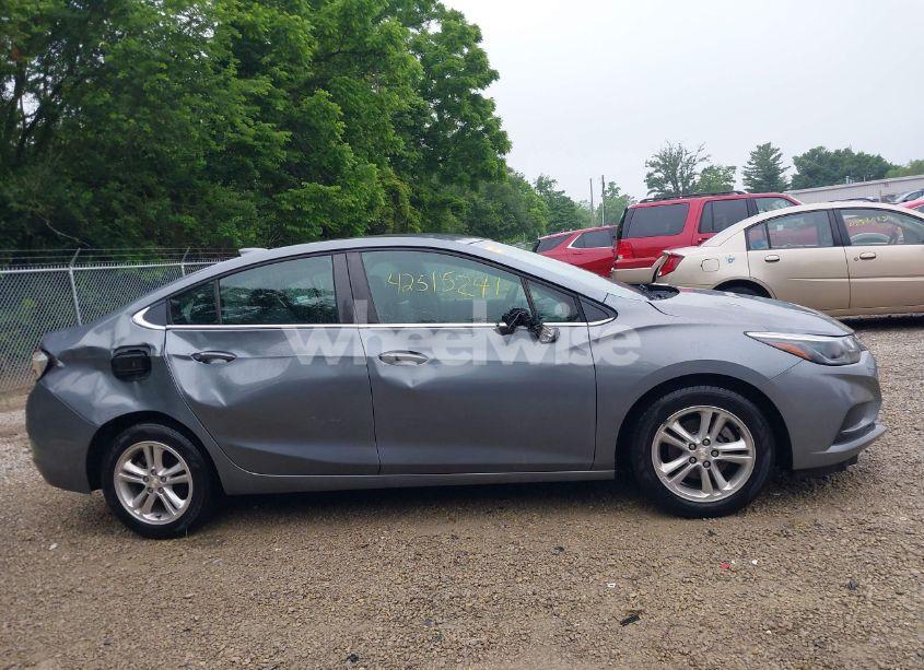 Photo 13 of 2018 Chevrolet Cruze LT AUTO (VIN 1G1BE5SM2J7240594)