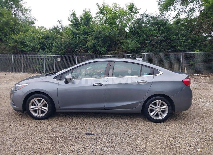 Photo 14 of 2018 Chevrolet Cruze LT AUTO (VIN 1G1BE5SM2J7240594)