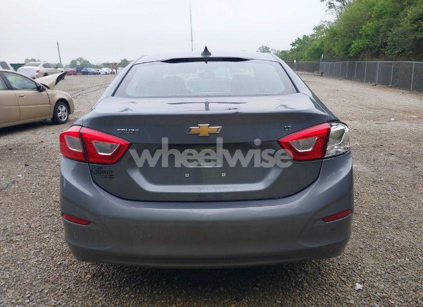 Photo 16 of 2018 Chevrolet Cruze LT AUTO (VIN 1G1BE5SM2J7240594)