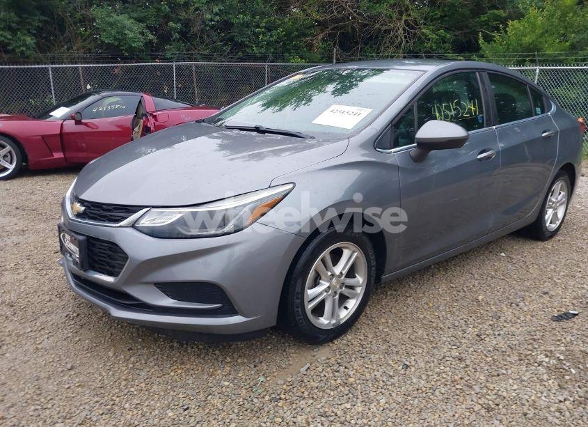 Photo 2 of 2018 Chevrolet Cruze LT AUTO (VIN 1G1BE5SM2J7240594)