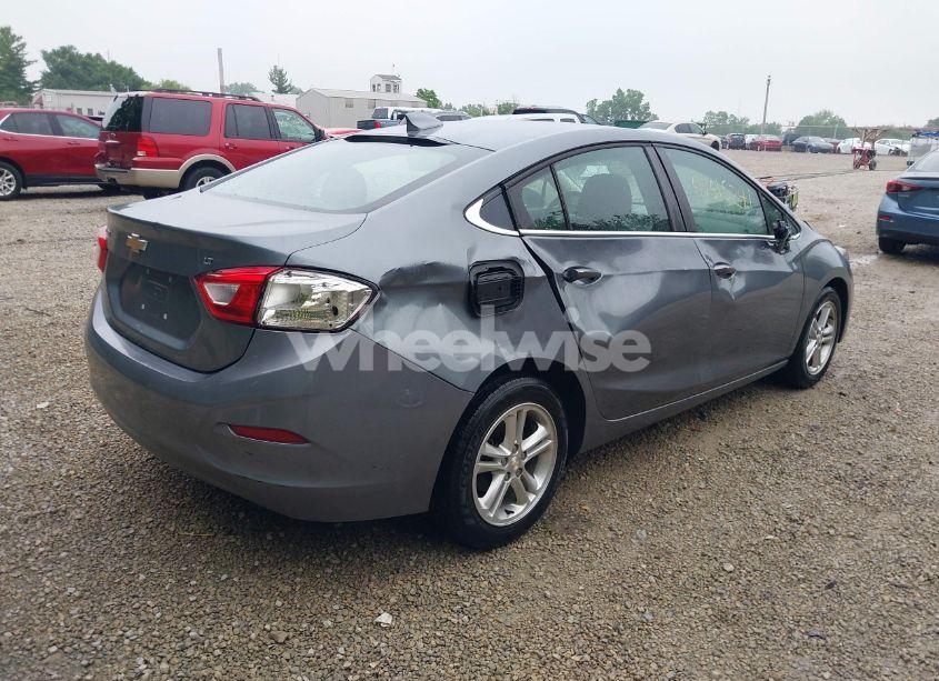 Photo 4 of 2018 Chevrolet Cruze LT AUTO (VIN 1G1BE5SM2J7240594)