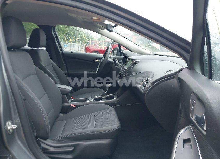 Photo 5 of 2018 Chevrolet Cruze LT AUTO (VIN 1G1BE5SM2J7240594)