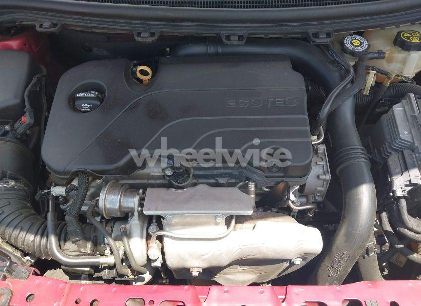 Photo 10 of 2019 Chevrolet Cruze LT (VIN 1G1BE5SM2K7101504)