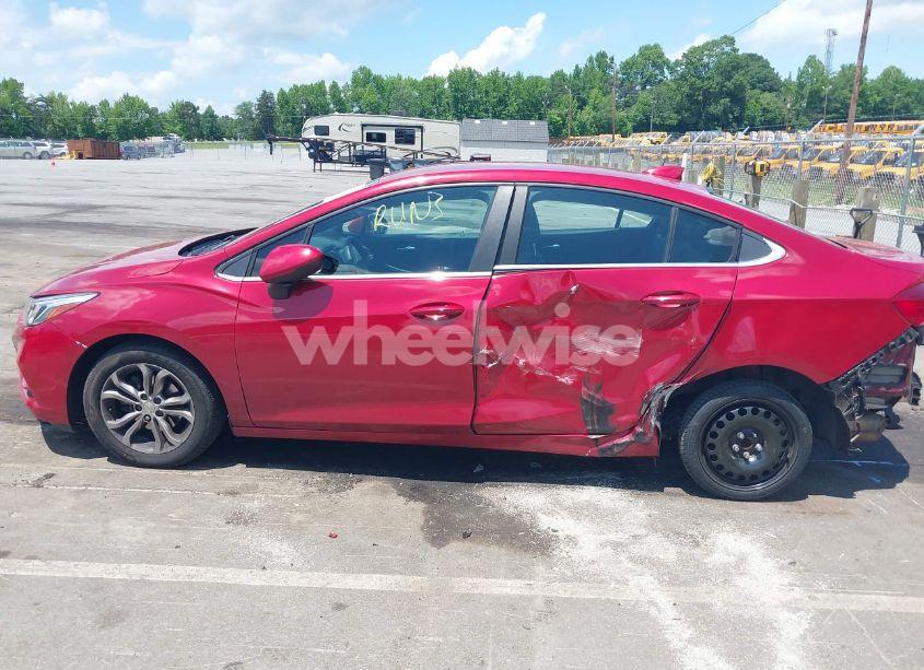 Photo 14 of 2019 Chevrolet Cruze LT (VIN 1G1BE5SM2K7101504)