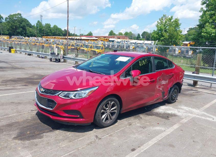 Photo 2 of 2019 Chevrolet Cruze LT (VIN 1G1BE5SM2K7101504)