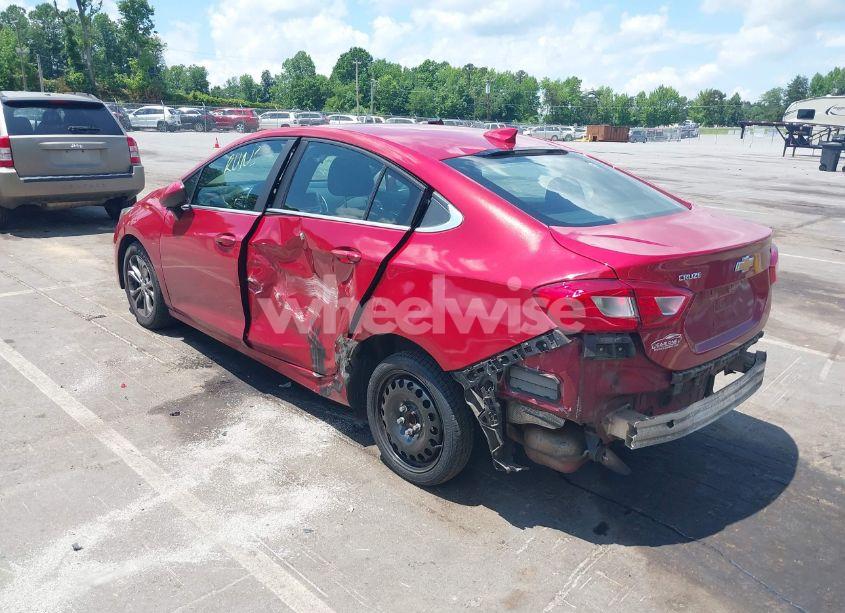 Photo 3 of 2019 Chevrolet Cruze LT (VIN 1G1BE5SM2K7101504)