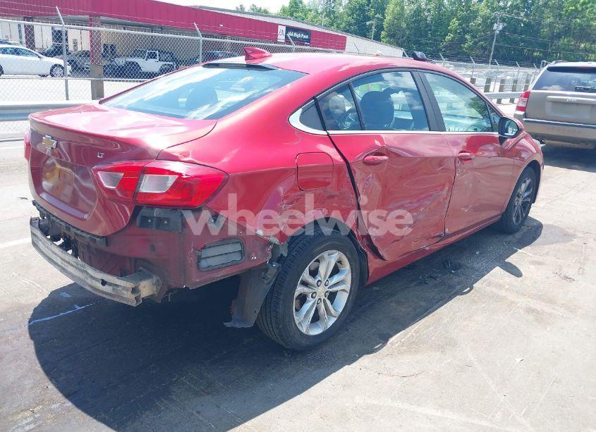 Photo 4 of 2019 Chevrolet Cruze LT (VIN 1G1BE5SM2K7101504)