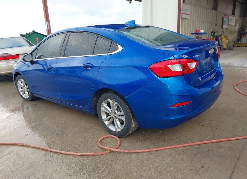 Photo 3 of 2019 Chevrolet Cruze LT (VIN 1G1BE5SM2K7123633)