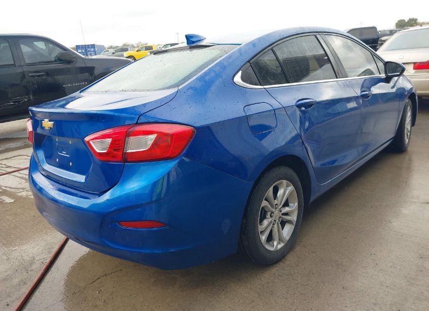 Photo 4 of 2019 Chevrolet Cruze LT (VIN 1G1BE5SM2K7123633)