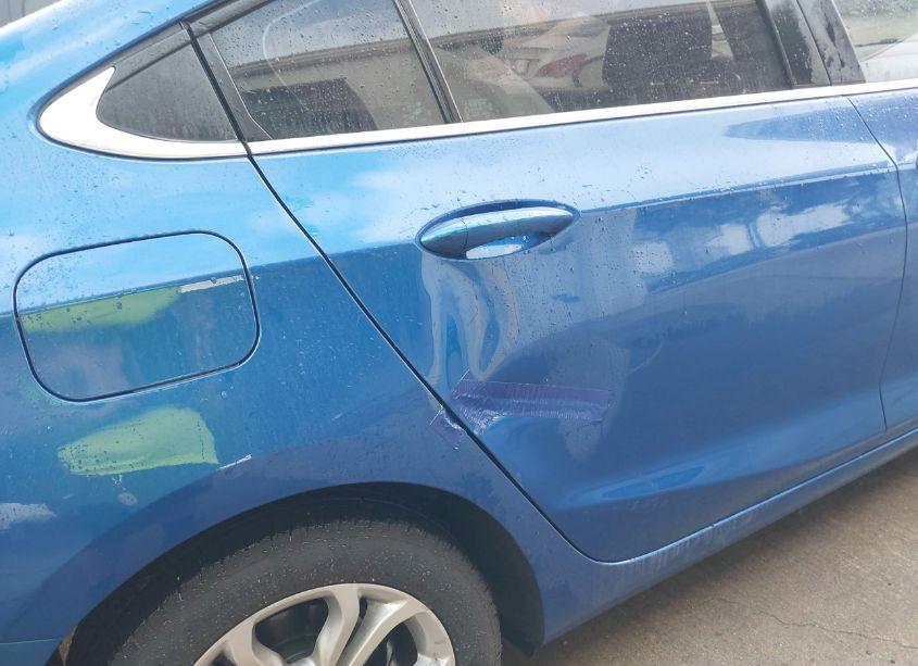 Photo 6 of 2019 Chevrolet Cruze LT (VIN 1G1BE5SM2K7123633)