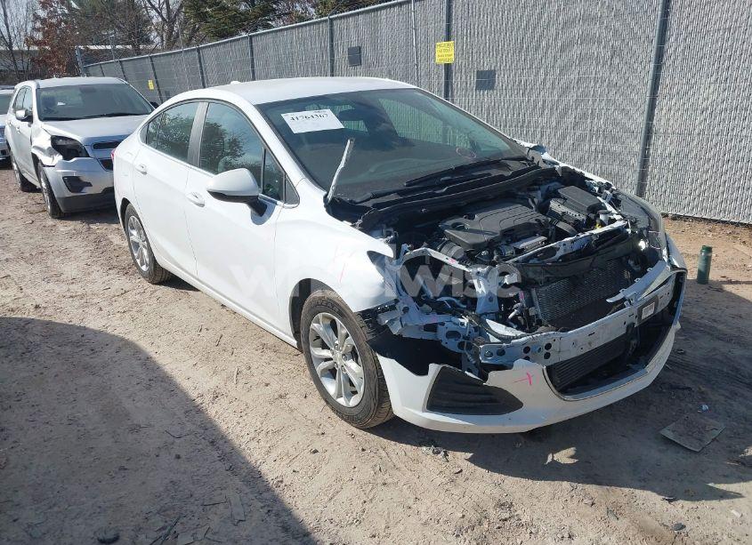 2019 Chevrolet Cruze LT (VIN 1G1BE5SM2K7146426) main photo