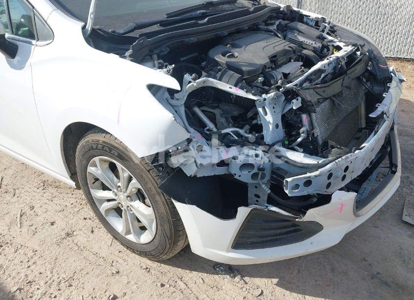 Photo 18 of 2019 Chevrolet Cruze LT (VIN 1G1BE5SM2K7146426)