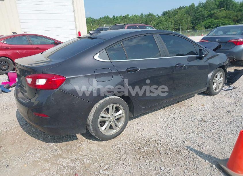 Photo 4 of 2017 Chevrolet Cruze LT AUTO (VIN 1G1BE5SM3H7103786)