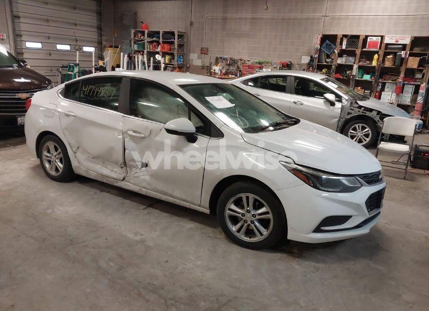 2017 Chevrolet Cruze LT AUTO (VIN 1G1BE5SM3H7106249) main photo