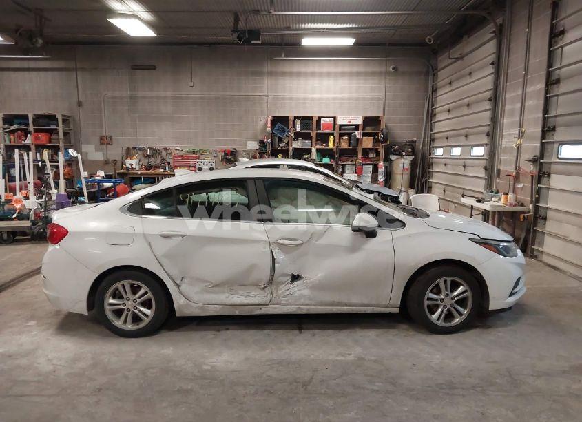 Photo 12 of 2017 Chevrolet Cruze LT AUTO (VIN 1G1BE5SM3H7106249)