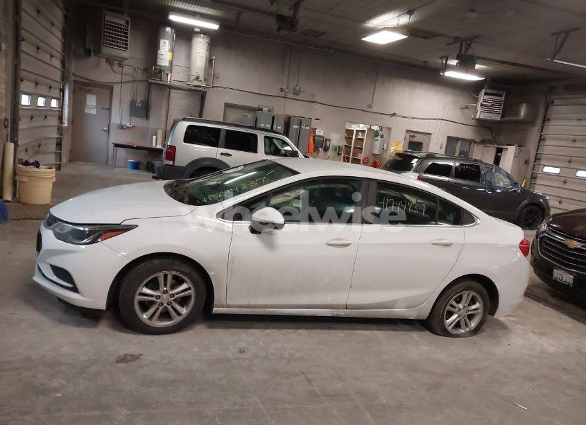 Photo 13 of 2017 Chevrolet Cruze LT AUTO (VIN 1G1BE5SM3H7106249)