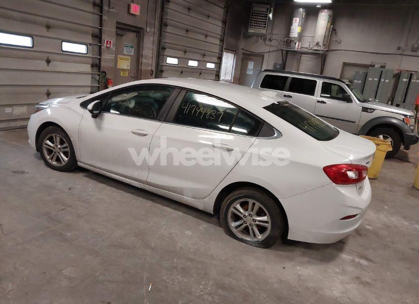 Photo 3 of 2017 Chevrolet Cruze LT AUTO (VIN 1G1BE5SM3H7106249)