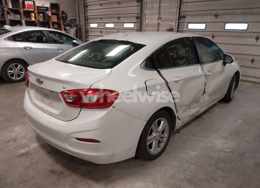 Photo 6 of 2017 Chevrolet Cruze LT AUTO (VIN 1G1BE5SM3H7106249)