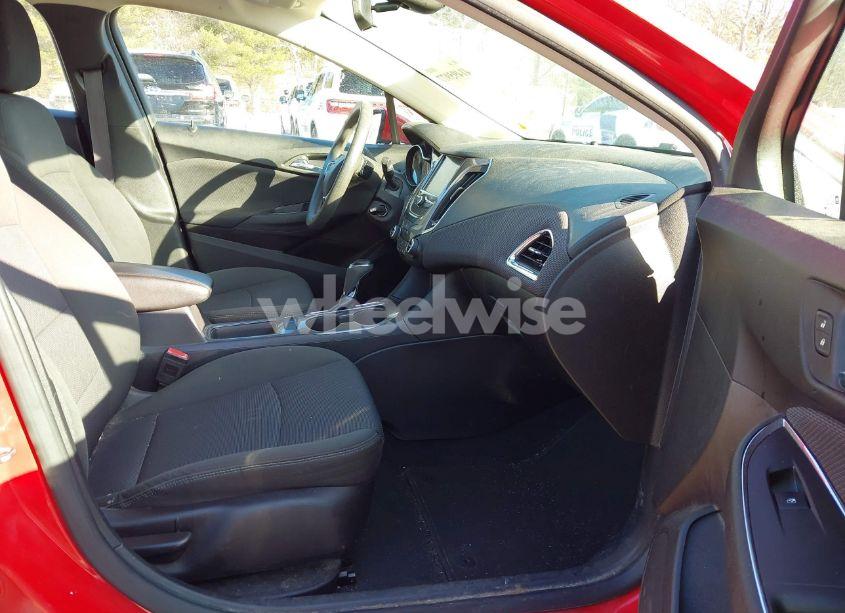 Photo 5 of 2017 Chevrolet Cruze LT AUTO (VIN 1G1BE5SM3H7110589)