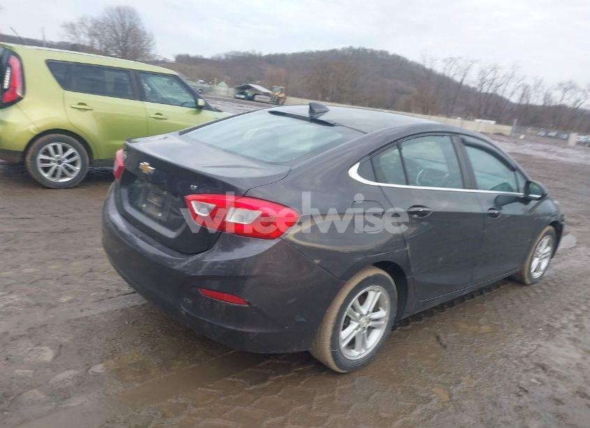Photo 4 of 2017 Chevrolet Cruze LT AUTO (VIN 1G1BE5SM3H7114481)