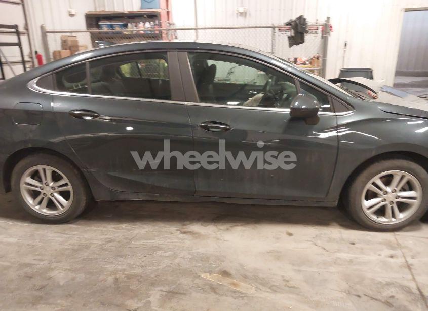 Photo 13 of 2017 Chevrolet Cruze LT AUTO (VIN 1G1BE5SM3H7120717)