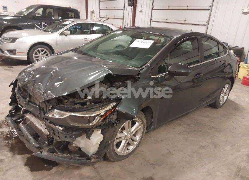 Photo 2 of 2017 Chevrolet Cruze LT AUTO (VIN 1G1BE5SM3H7120717)