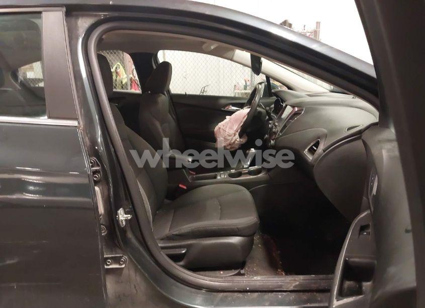 Photo 5 of 2017 Chevrolet Cruze LT AUTO (VIN 1G1BE5SM3H7120717)