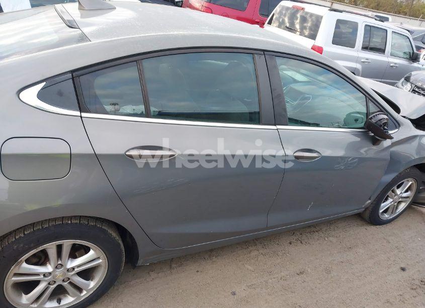 Photo 13 of 2017 Chevrolet Cruze LT AUTO (VIN 1G1BE5SM3H7134634)