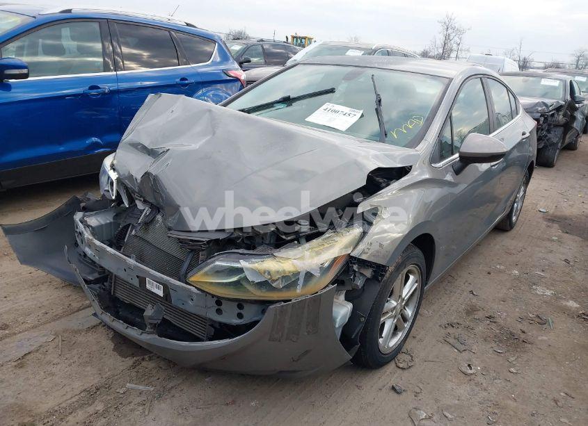 Photo 2 of 2017 Chevrolet Cruze LT AUTO (VIN 1G1BE5SM3H7134634)