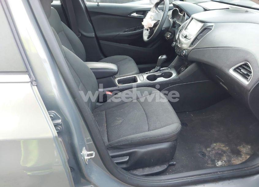 Photo 5 of 2017 Chevrolet Cruze LT AUTO (VIN 1G1BE5SM3H7134634)