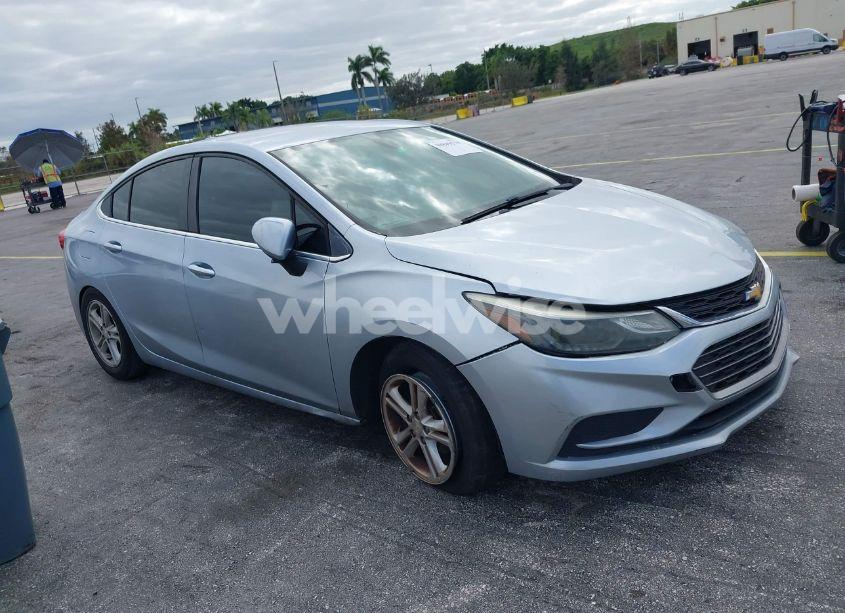 2017 Chevrolet Cruze LT AUTO (VIN 1G1BE5SM3H7142670) main photo