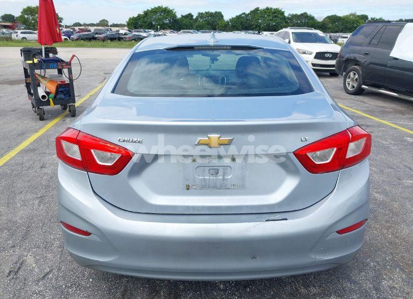 Photo 16 of 2017 Chevrolet Cruze LT AUTO (VIN 1G1BE5SM3H7142670)